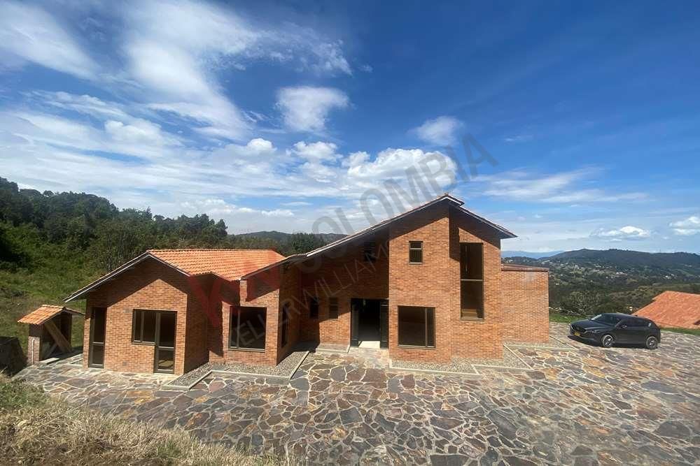 Casa en venta Cundinamarca La Calera La Calera 268 m2 Habitaciones 4 Baños 6 Garajes 10 Precio $990000000
