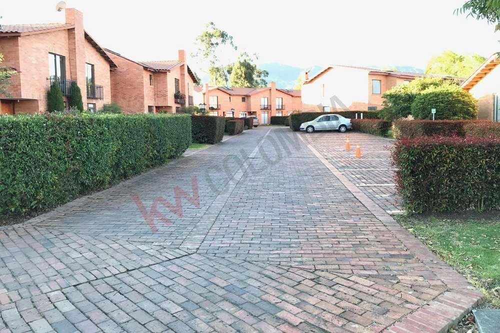 Casa en venta Cundinamarca Cajicá Cr Tikagua 114 m2 Habitaciones 3 Baños 2 Garajes 2 Precio $580000000