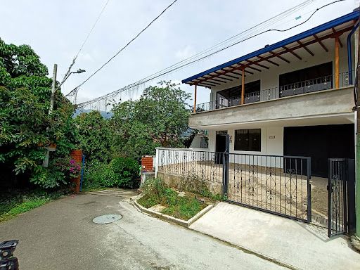 Casa en venta Antioquia Envigado Las Antillas 400 m2 Habitaciones 8 Baños 8 Garajes 2 Precio $1650000000