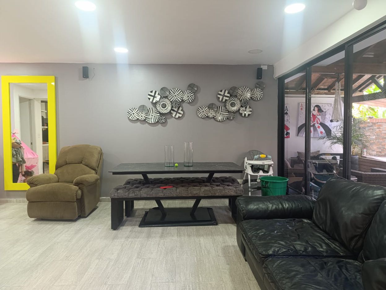 Casa en venta Antioquia Medellín San Lucas 182 m2 Habitaciones 4 Baños 6 Garajes 3 Precio $1137000000