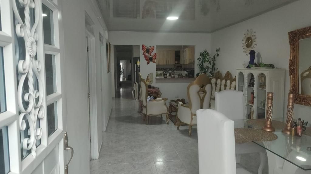 Edificio en venta Valle Del Cauca Cali El Guabal 474 m2 Habitaciones 8 Baños 6 Garajes 3 Precio $850000000