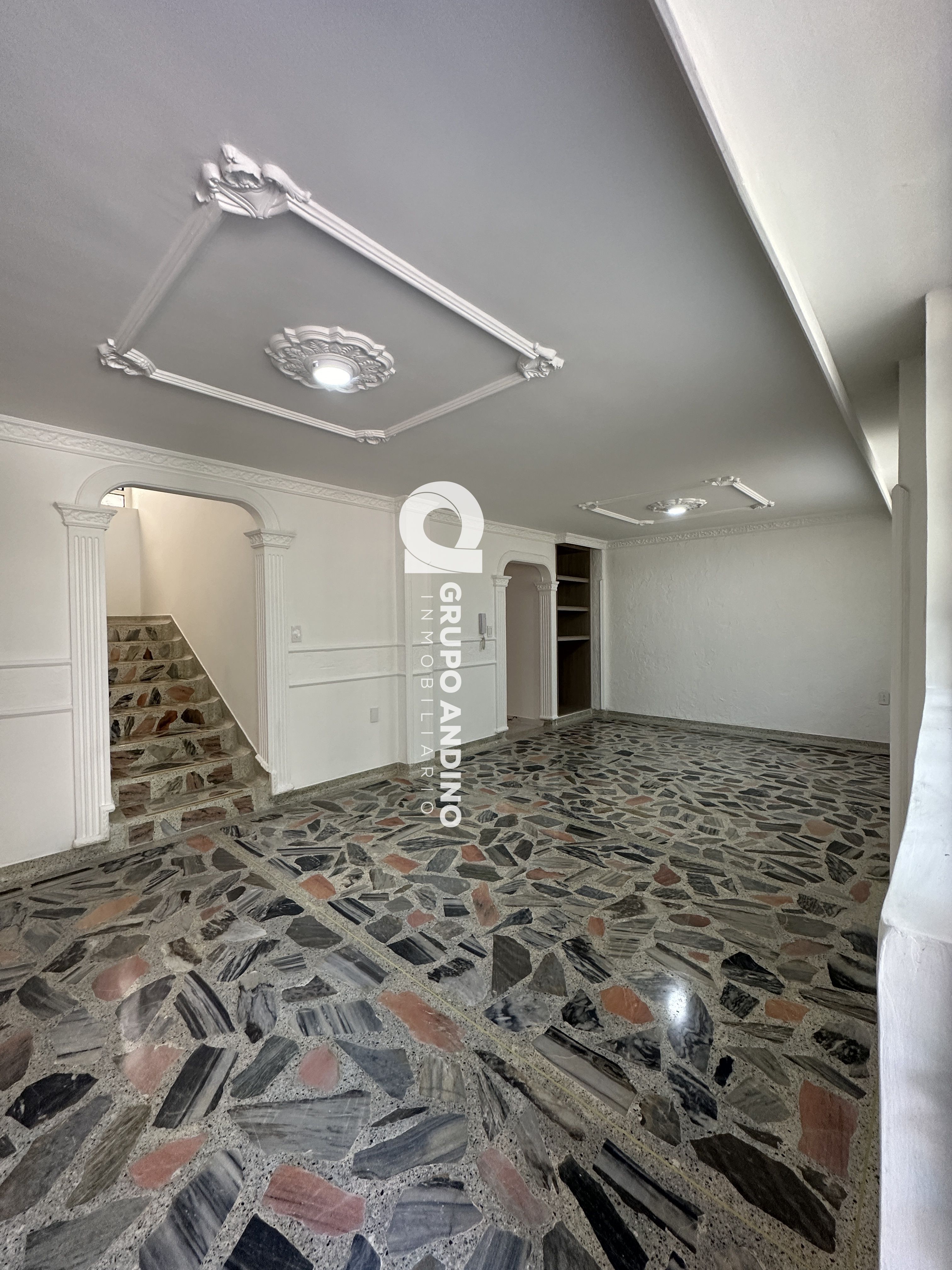 Casa en venta Santander Bucaramanga Provenza 250 m2 Habitaciones 5 Baños 6 Garajes 3 Precio $850000000