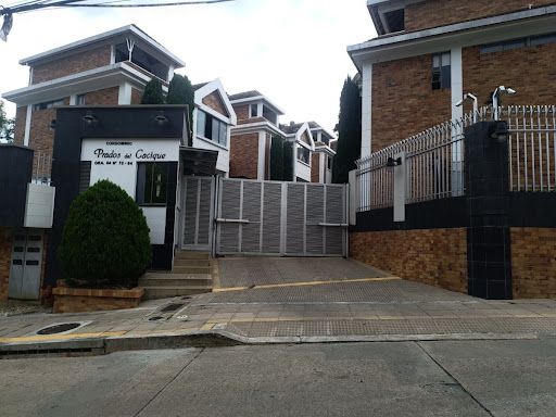 Casa en venta Santander Bucaramanga Lagos Del Cacique 340 m2 Habitaciones 3 Baños 4 Garajes 2 Precio $1150000000