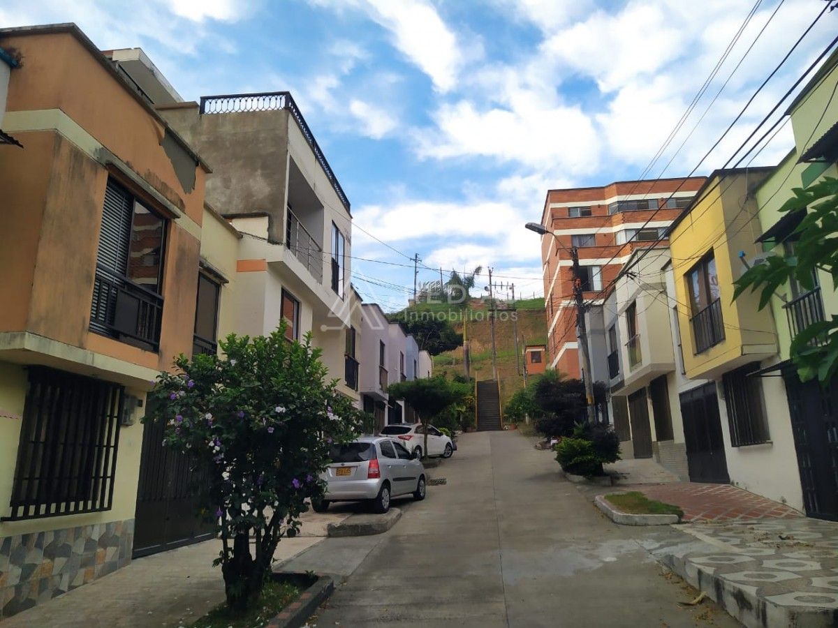 Casa en venta Risaralda Pereira Zea 216 m2 Habitaciones 7 Baños 5 Garajes 1 Precio $650000000