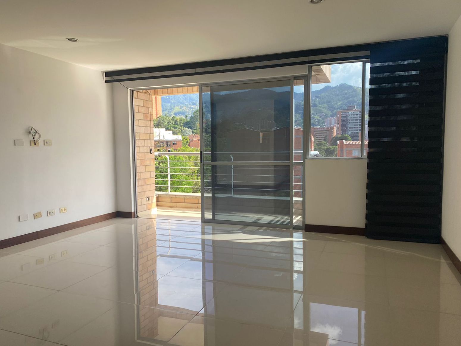 Apartamento en arriendo Antioquia Envigado La Inmaculada 100 m2 Habitaciones 3 Baños 2 Garajes 2 Precio $3950000