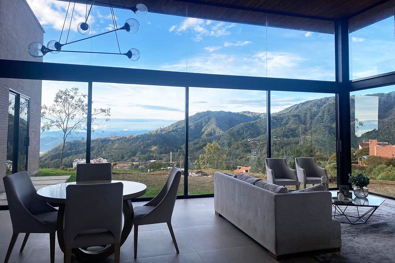 Casa en venta Antioquia Envigado Señorial 245 m2 Habitaciones 3 Baños 6 Garajes 7 Precio $2230000000