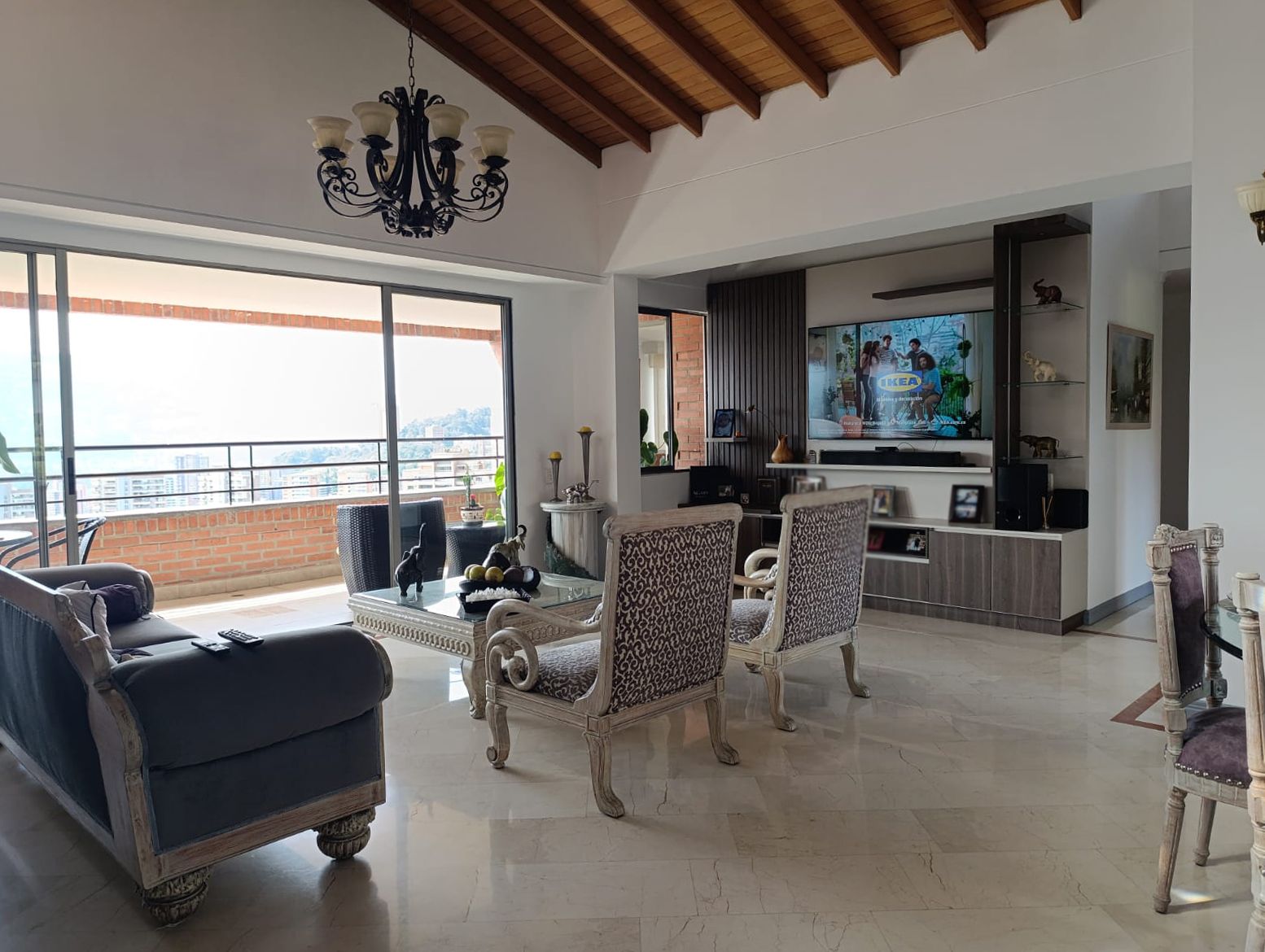 Apartamento en arriendo Antioquia Medellín El Tesoro 150 m2 Habitaciones 3 Baños 4 Garajes 3 Precio $8300000