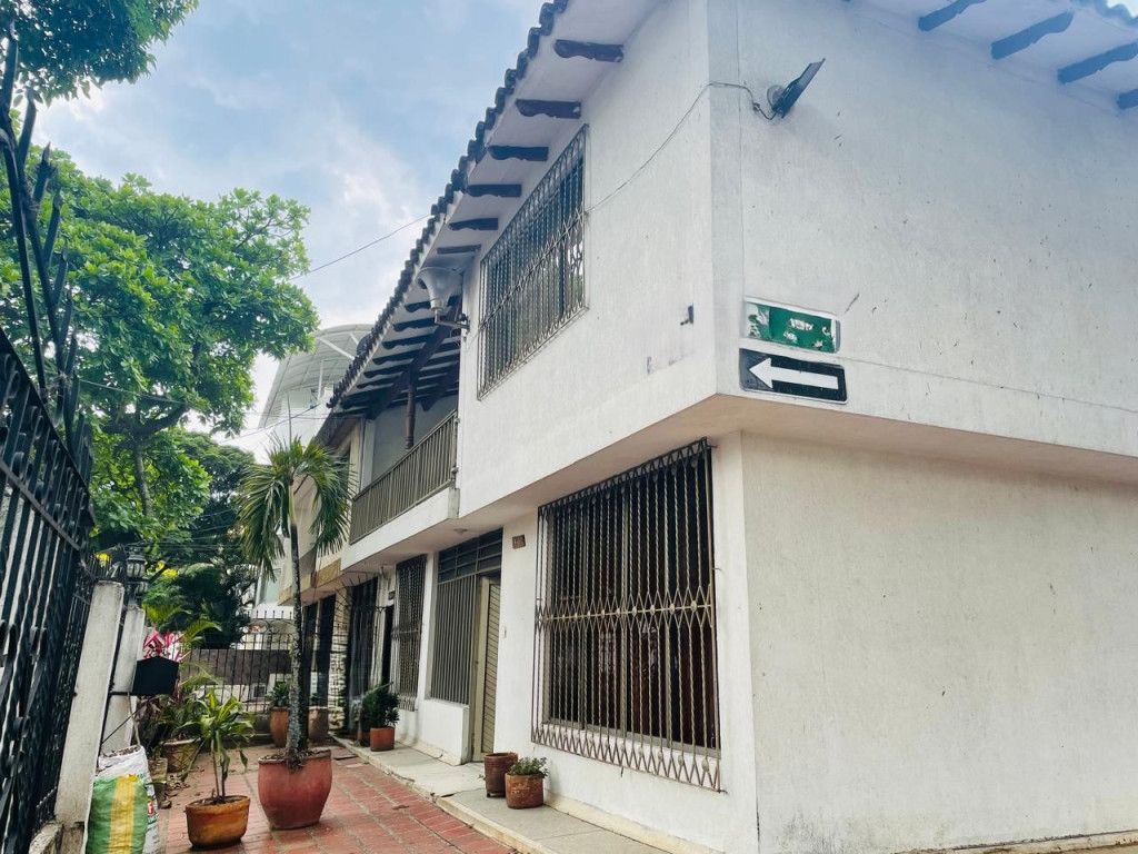 Casa en arriendo Valle Del Cauca Cali La Flora 310 m2 Habitaciones 4 Baños 4 Garajes 3 Precio $5000000