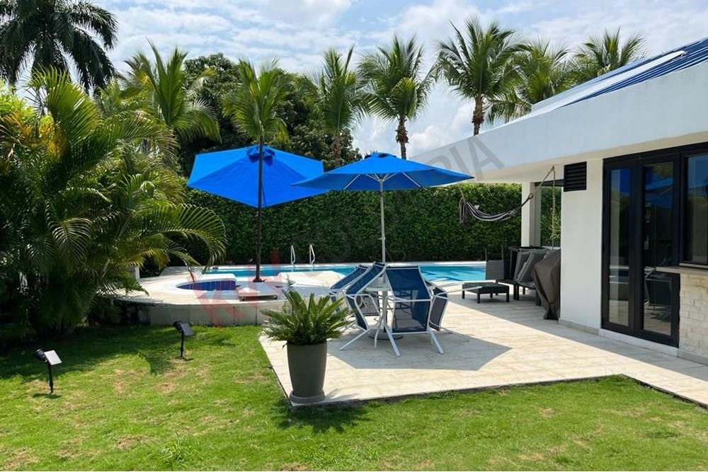 Casa en venta Cundinamarca Girardot Miraflores 300 m2 Habitaciones 5 Baños 5 Garajes 0 Precio $1600000000