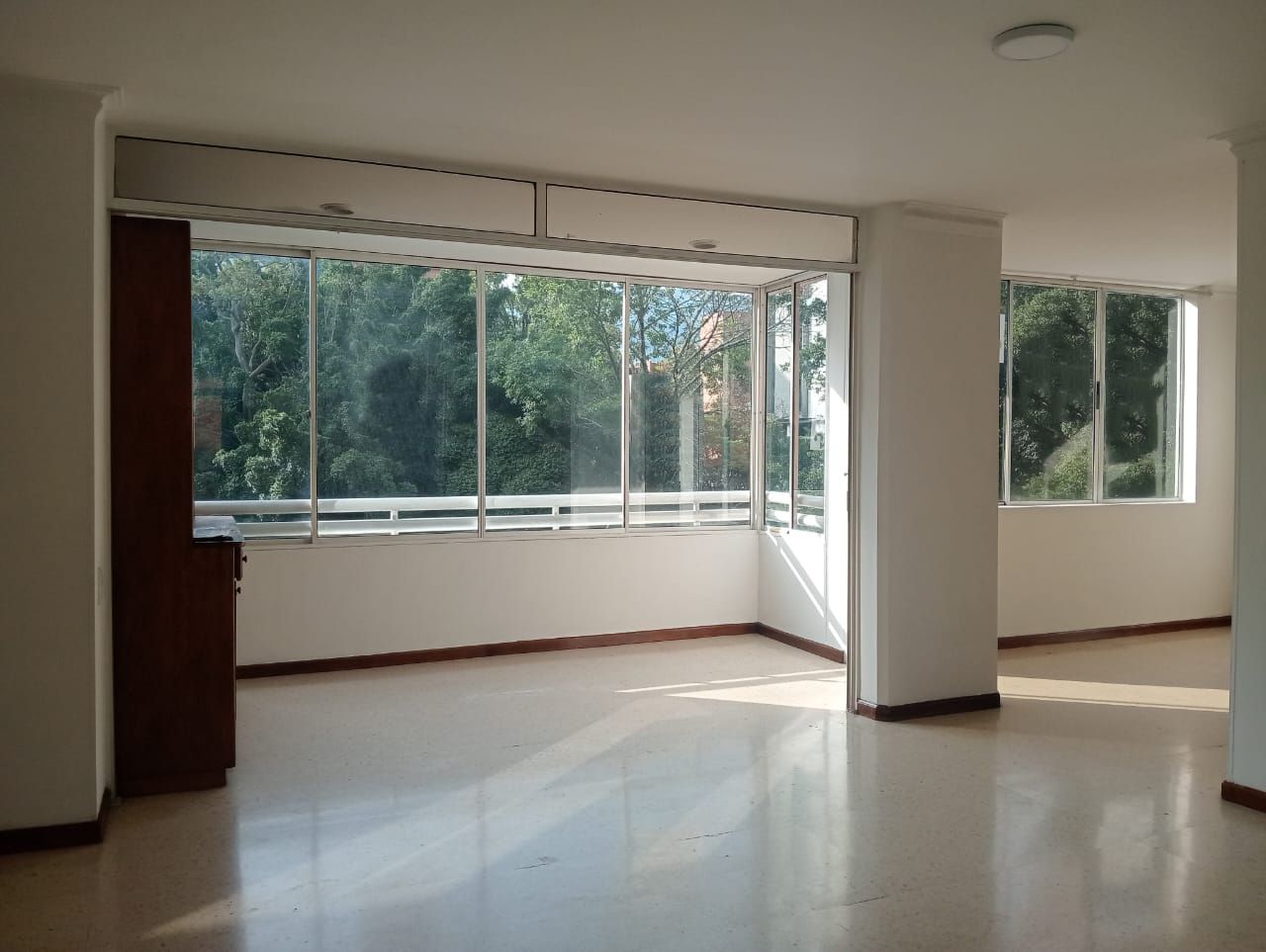 Apartamento en arriendo Antioquia Medellín Laureles 110 m2 Habitaciones 3 Baños 2 Garajes 2 Precio $3400000