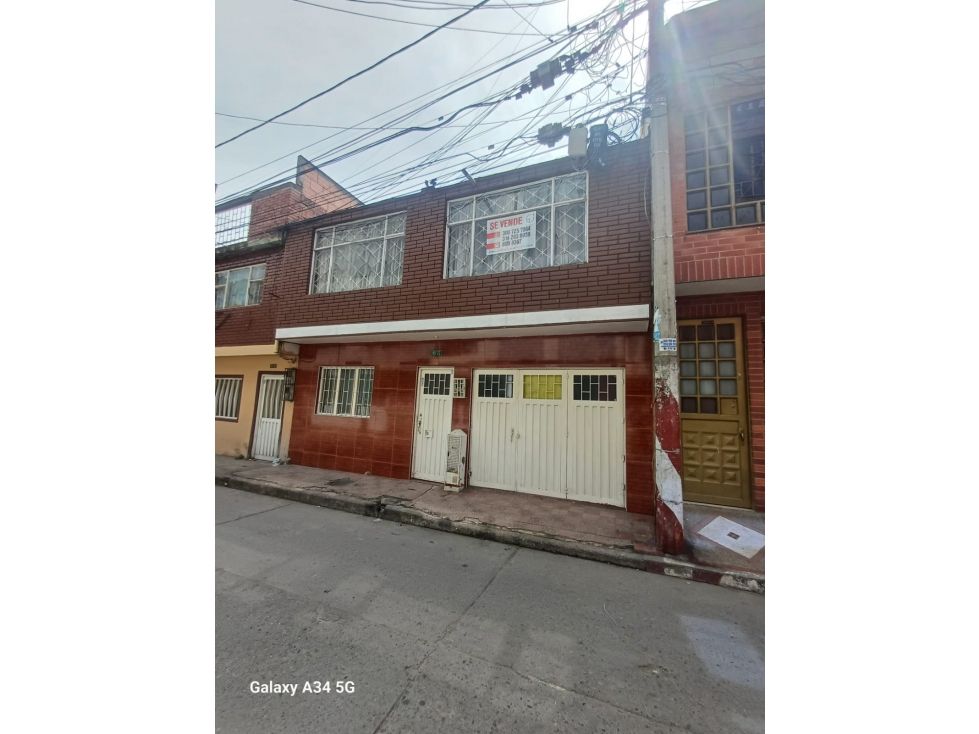 Casa en venta Cundinamarca Bogotá Gran Britalia Et I 240 m2 Habitaciones 10 Baños 4 Garajes 0 Precio $420000000
