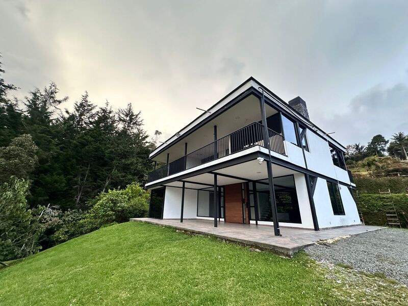 Finca en arriendo Antioquia Rionegro Rionegro 244 m2 Habitaciones 5 Baños 4 Garajes 2 Precio $5900000