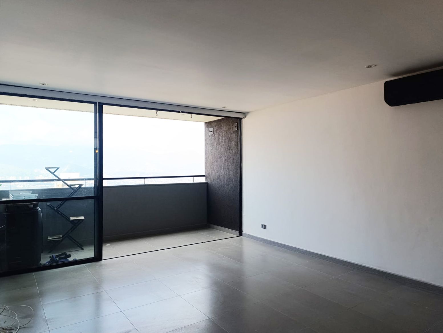 Apartamento en arriendo Antioquia Medellín Los Naranjos 100 m2 Habitaciones 2 Baños 4 Garajes 3 Precio $5600000