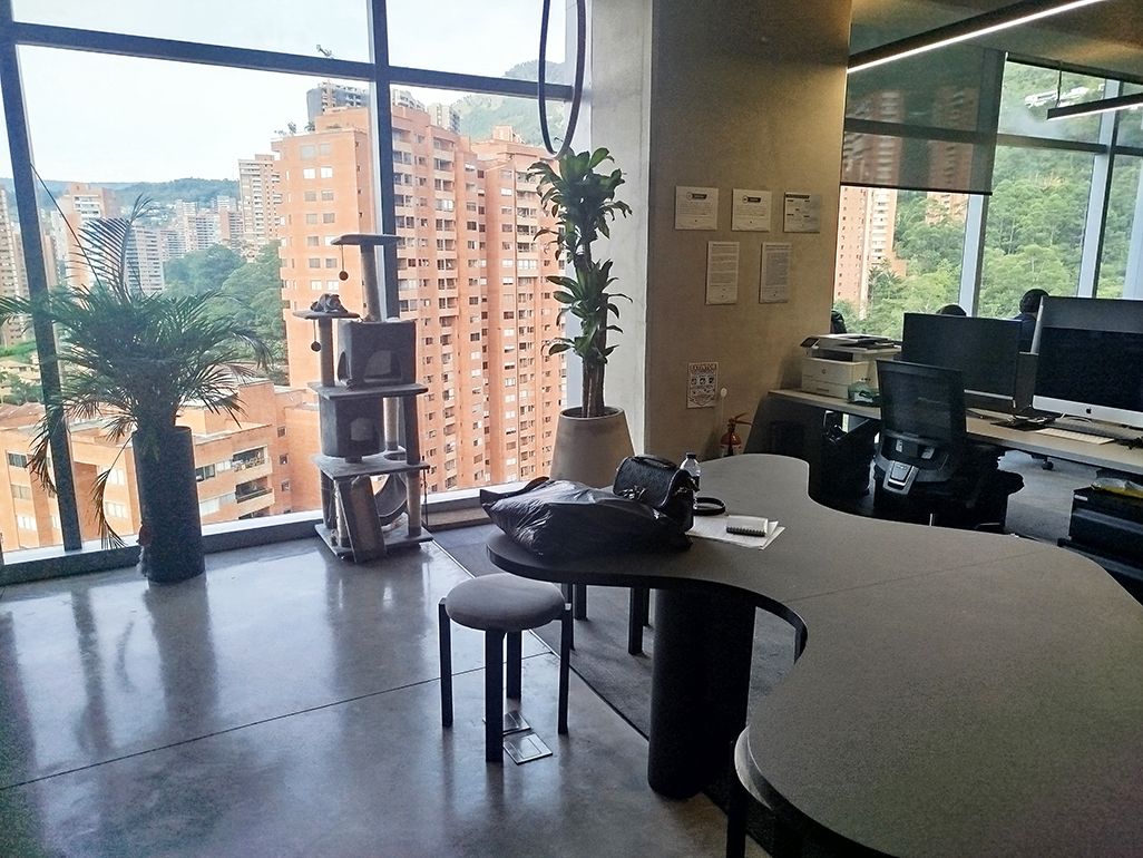 Oficina en arriendo Antioquia Medellín El Tesoro 150 m2 Habitaciones 0 Baños 0 Garajes 4 Precio $17400000