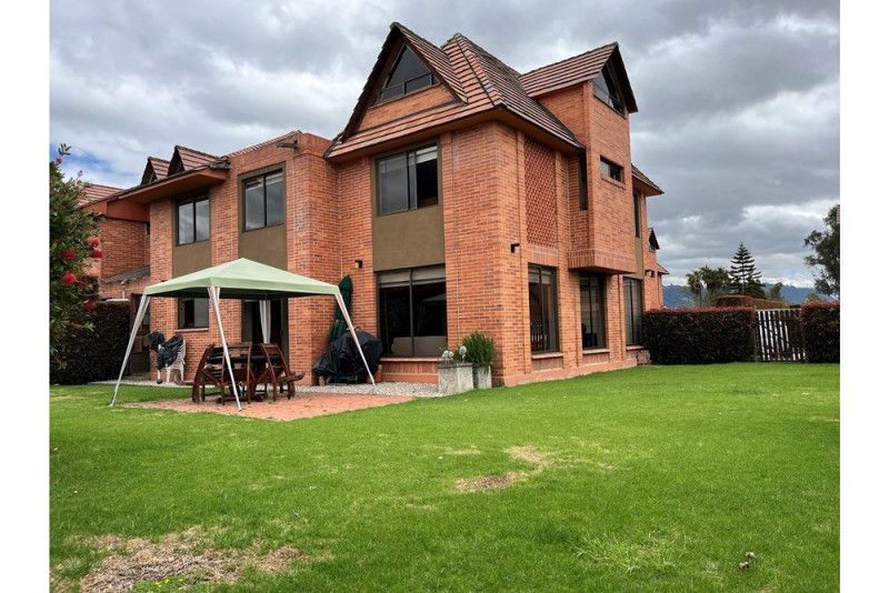 Casa en venta Cundinamarca Cajicá Vda Canelon 260 m2 Habitaciones 3 Baños 4 Garajes 4 Precio $1350000000