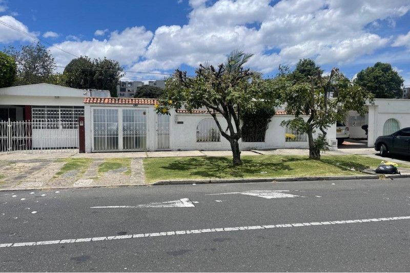 Casa en venta Cundinamarca Bogotá Tierra Linda 325 m2 Habitaciones 5 Baños 4 Garajes 2 Precio $1900000000