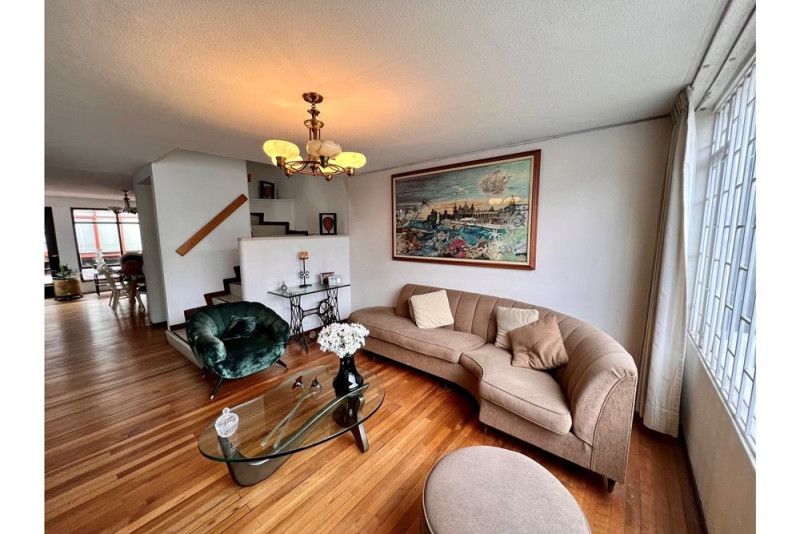 Casa en venta Cundinamarca Bogotá La Castellana 226 m2 Habitaciones 6 Baños 3 Garajes 2 Precio $1200000000