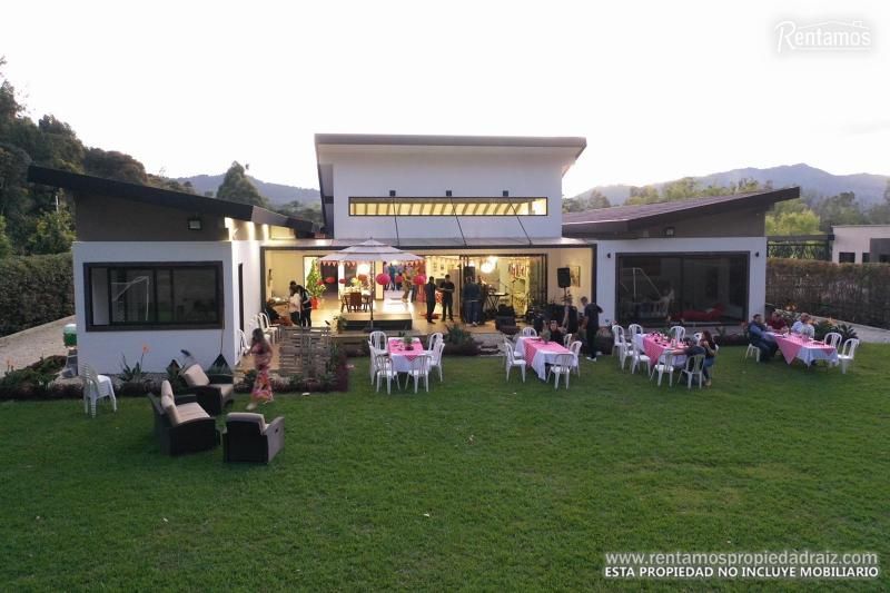 Casa Campestre en venta Antioquia Rionegro Rionegro 238 m2 Habitaciones 5 Baños 13 Garajes 7 Precio $5200000000