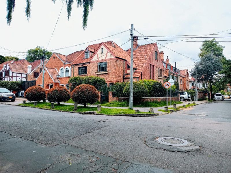 Casa en venta Cundinamarca Bogotá Quinta Camacho 405 m2 Habitaciones 7 Baños 3 Garajes 6 Precio $2300000000