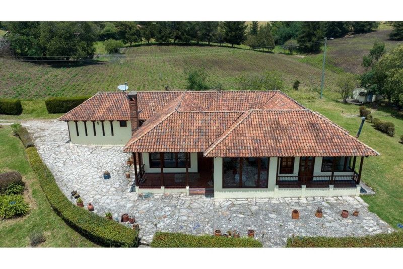 Finca en venta Cundinamarca La Calera La Calera 360 m2 Habitaciones 3 Baños 4 Garajes 2 Precio $1900000000