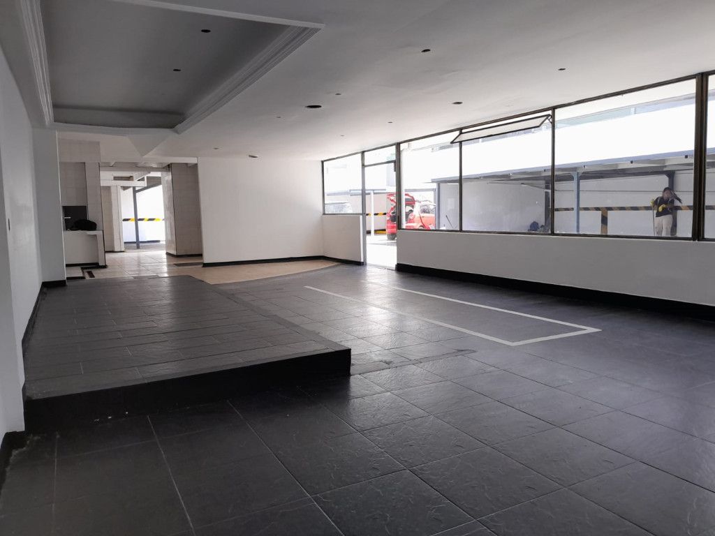 Local en arriendo Cundinamarca Bogotá Molinos Norte 290 m2 Habitaciones 0 Baños 1 Garajes 6 Precio $26000000