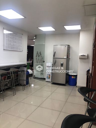 Oficina en arriendo Antioquia Medellín La Candelaria 350 m2 Habitaciones 0 Baños 13 Garajes 5 Precio $27000000