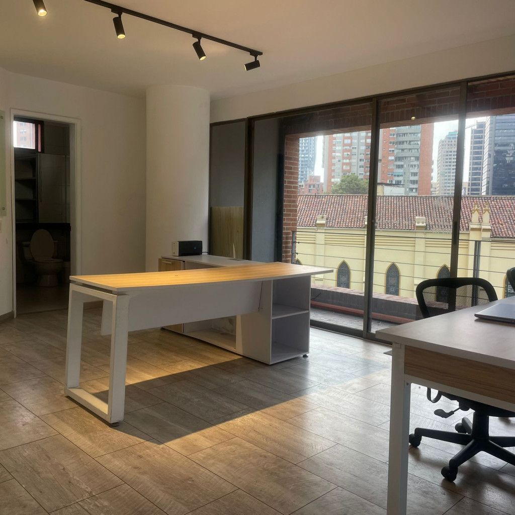 Oficina en venta Cundinamarca Bogotá Samper 100 m2 Habitaciones 0 Baños 2 Garajes 0 Precio $740000000