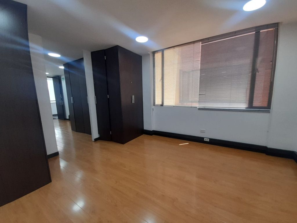 Oficina en arriendo Cundinamarca Bogotá Santa Barbara Oriental 35 m2 Habitaciones 0 Baños 1 Garajes 1 Precio $2318000