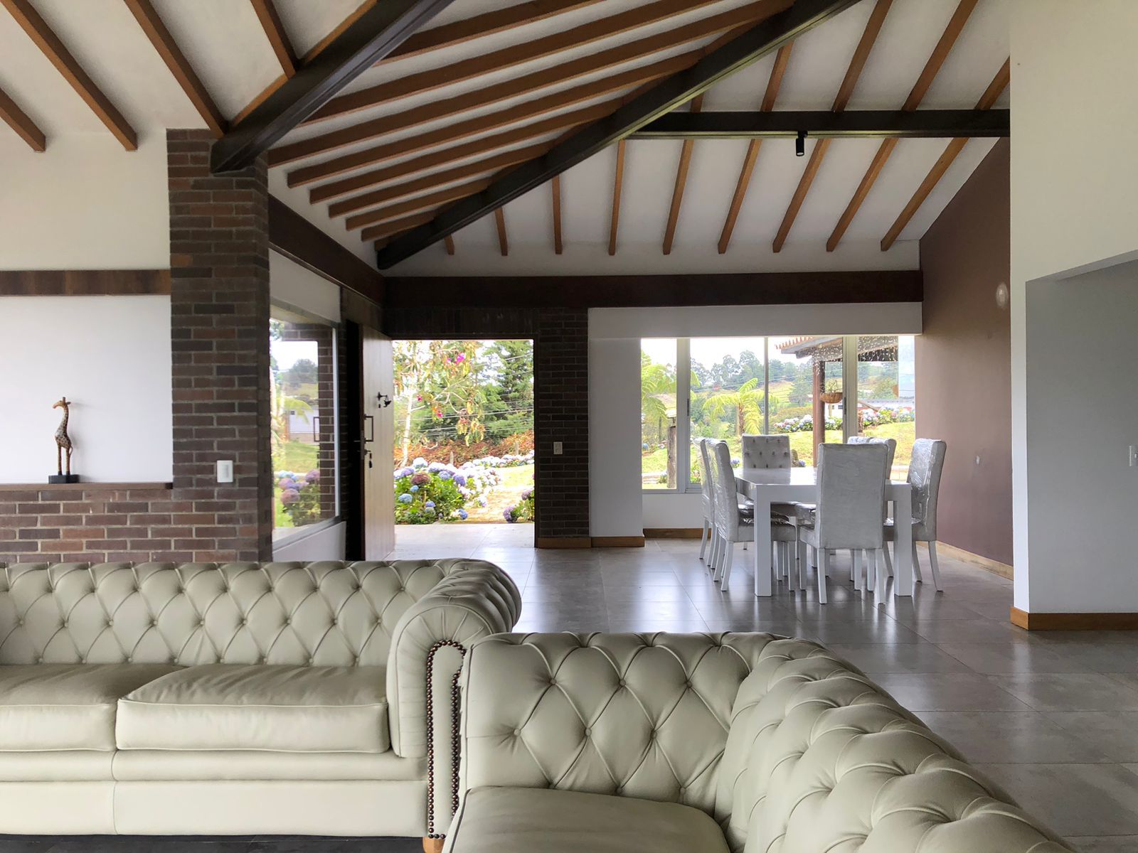 Casa en arriendo Antioquia Envigado Mt Villa Grande 413 m2 Habitaciones 3 Baños 4 Garajes 8 Precio $18700000