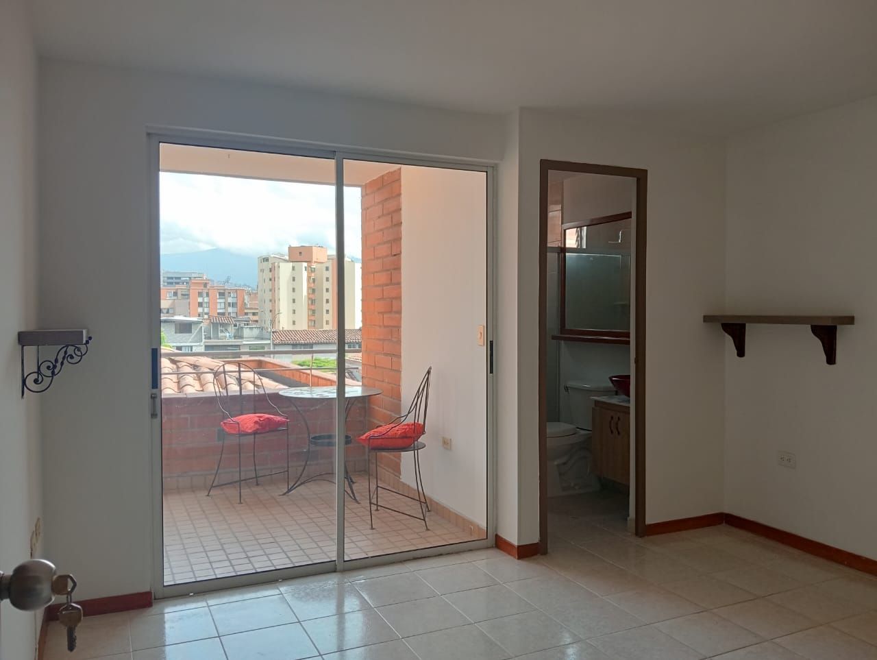 Apartamento en arriendo o venta Antioquia Medellín Lorena 98 m2 Habitaciones 3 Baños 2 Garajes 2 Precio venta $525000000 Precio arriendo $3600000