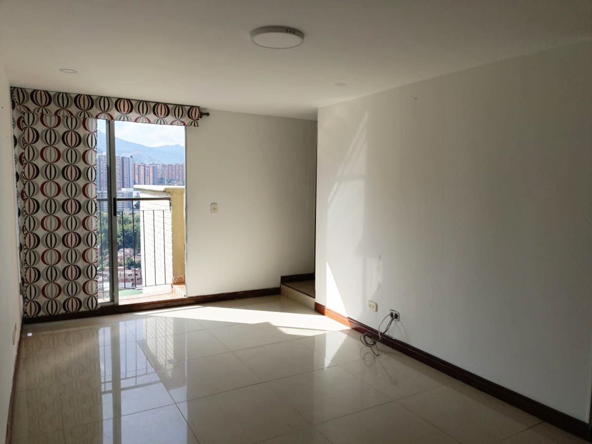 Apartamento en arriendo Antioquia Medellín El Rincon 80 m2 Habitaciones 3 Baños 4 Garajes 1 Precio $2400000