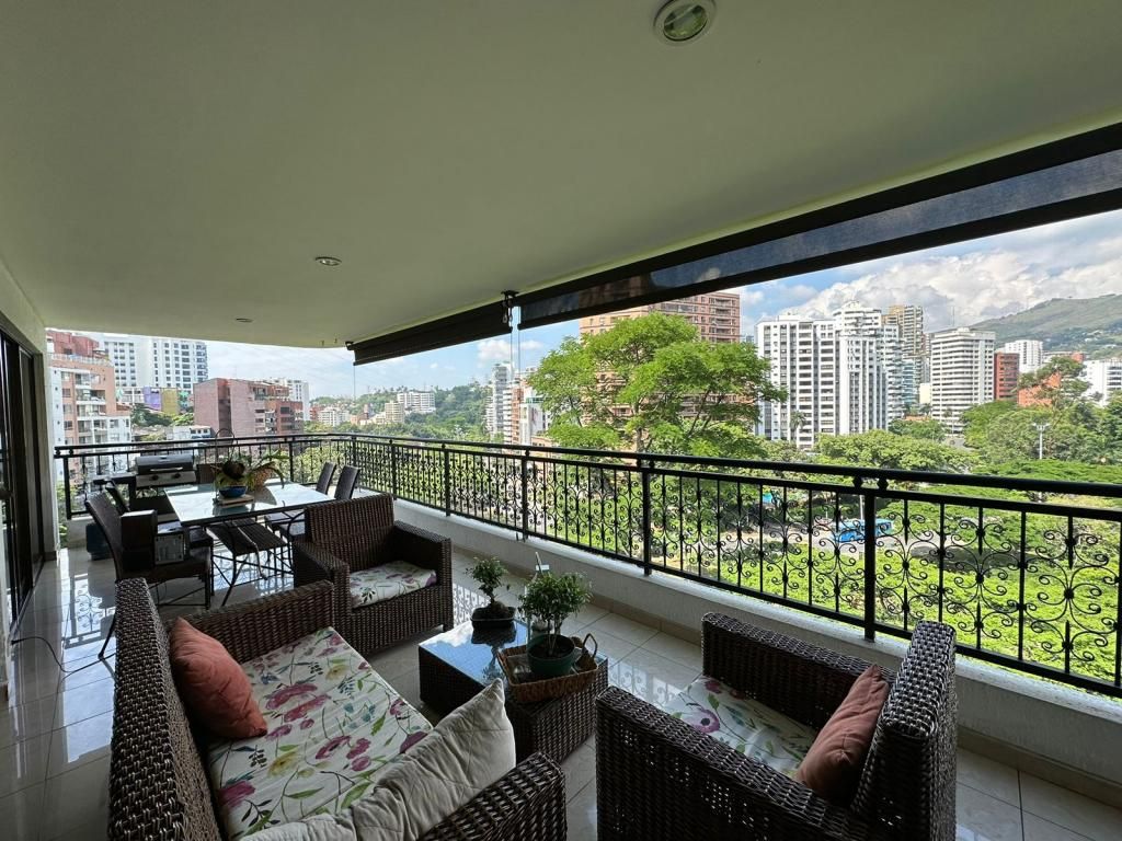 Apartamento en venta Valle Del Cauca Cali Normandía 259 m2 Habitaciones 4 Baños 6 Garajes 4 Precio $1650000000
