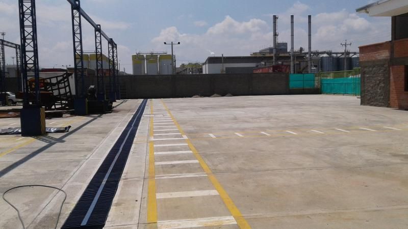 Bodega en arriendo Valle Del Cauca Cali El Limonar 360 m2 Habitaciones 0 Baños 17 Garajes 12 Precio $36000000