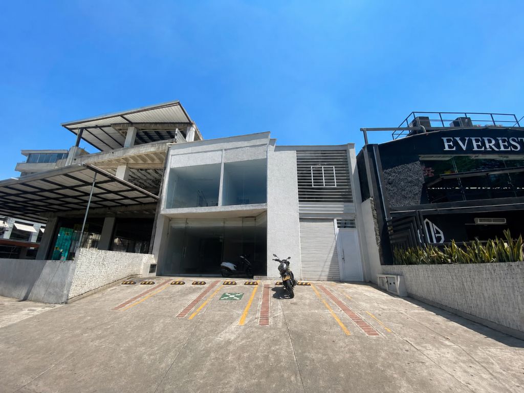 Local en arriendo Valle Del Cauca Cali Cañaveralejo - Seguros Patria 212 m2 Habitaciones 0 Baños 1 Garajes 3 Precio $11900000
