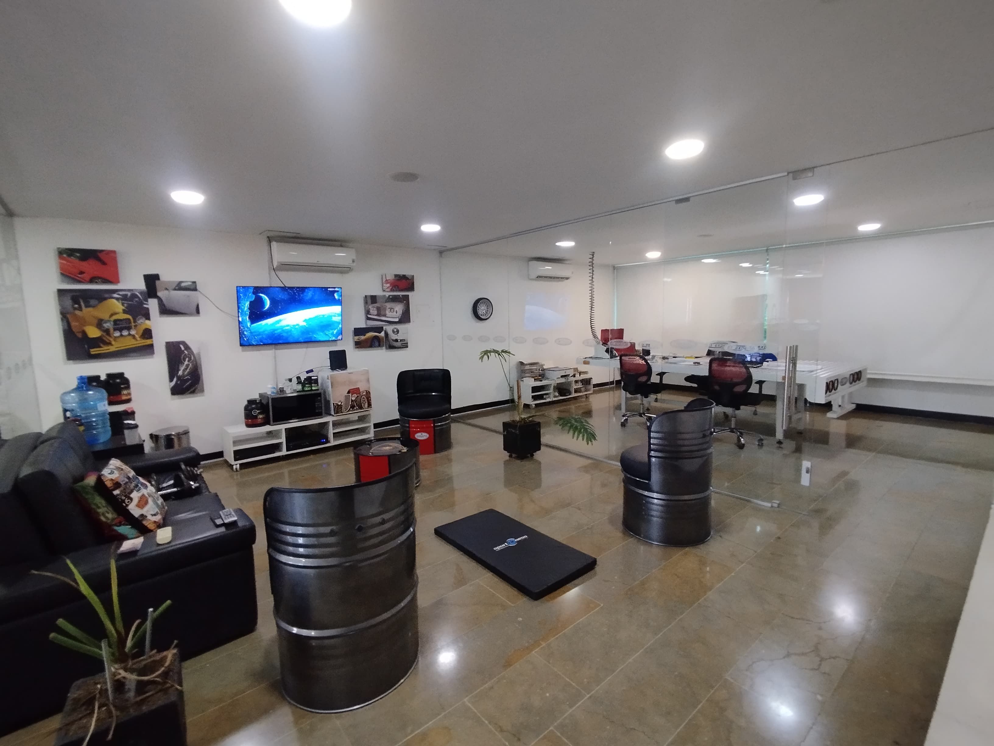 Local en arriendo Antioquia Medellín Castropol 290 m2 Habitaciones 0 Baños 3 Garajes 4 Precio $16500000