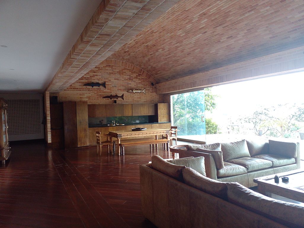 Casa en arriendo Antioquia El Retiro Ub Martin Pescador 380 m2 Habitaciones 3 Baños 6 Garajes 8 Precio $26000001