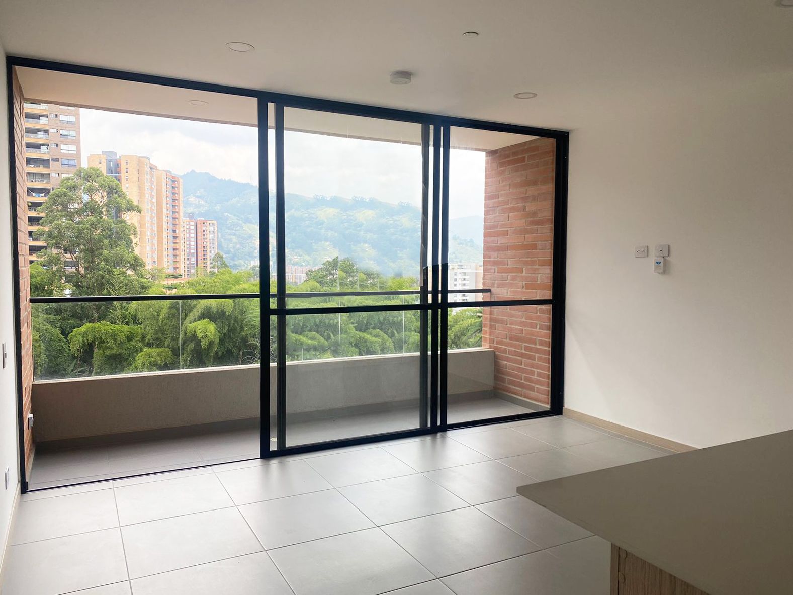 Apartamento en arriendo Antioquia Envigado Loma Del Atravesado 78 m2 Habitaciones 2 Baños 2 Garajes 2 Precio $3750000