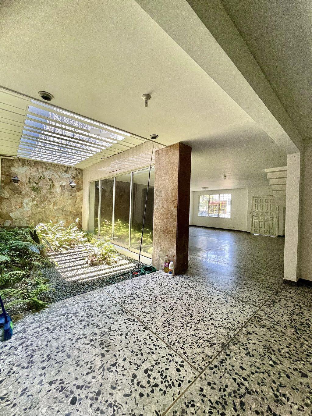 Casa en arriendo o venta Valle Del Cauca Cali La Flora 588 m2 Habitaciones 5 Baños 13 Garajes 7 Precio venta $900000000 Precio arriendo $8000000