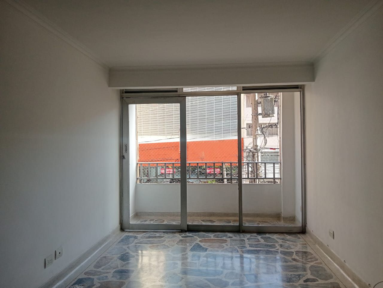 Apartamento en arriendo Antioquia Medellín Las Acacias 110 m2 Habitaciones 3 Baños 2 Garajes 2 Precio $2800000