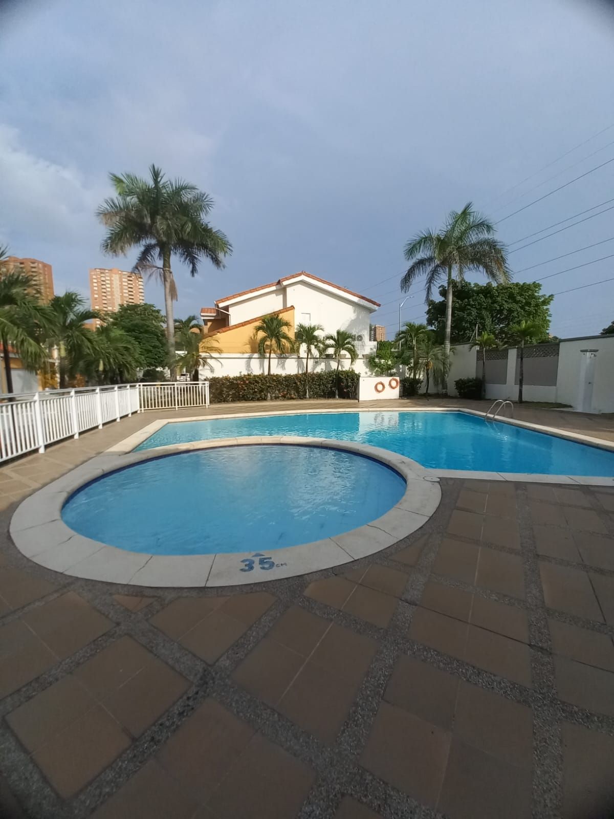 Casa en venta Atlántico Barranquilla Cr Florida Village 250 m2 Habitaciones 3 Baños 3 Garajes 4 Precio $1300000000
