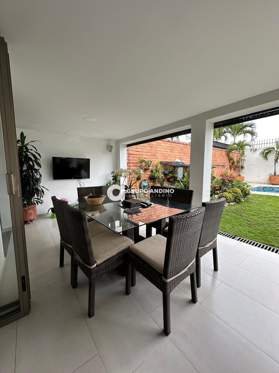 Casa en venta Santander Bucaramanga El Rosal 490 m2 Habitaciones 5 Baños 8 Garajes 4 Precio $2250000000