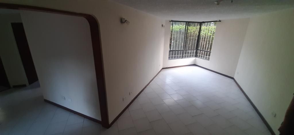 Apartamento en arriendo Valle Del Cauca Cali Primero De Mayo 90 m2 Habitaciones 3 Baños 2 Garajes 2 Precio $1850000