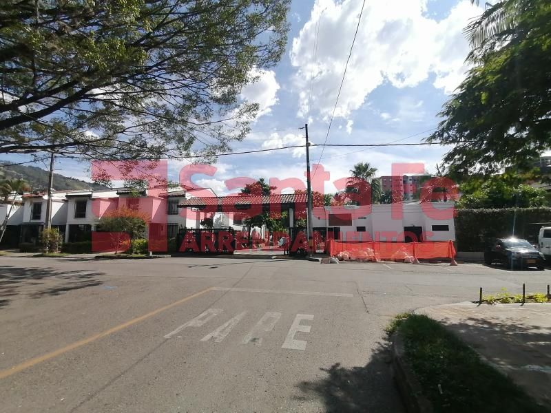 Casa en arriendo Antioquia Envigado Milán - Vallejuelos 145 m2 Habitaciones 4 Baños 2 Garajes 2 Precio $4500000