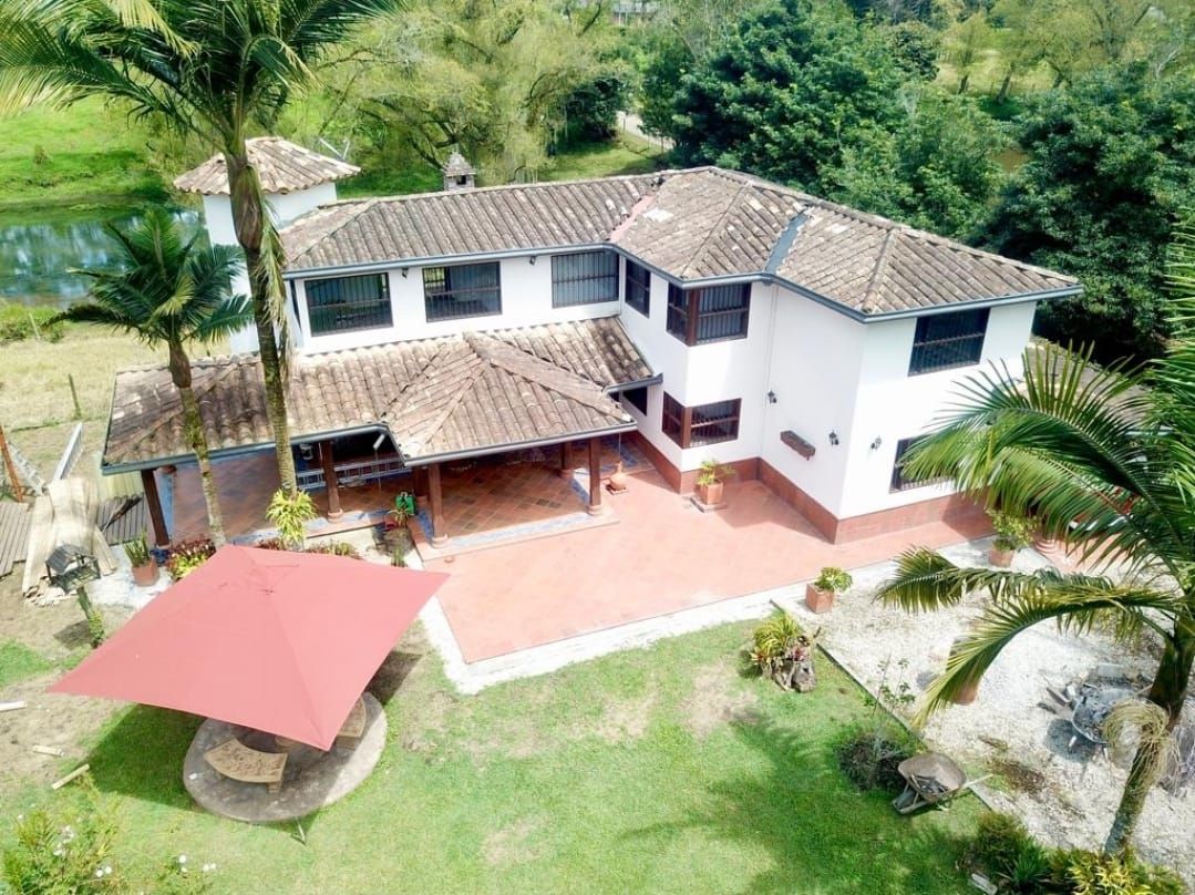 Finca en arriendo Antioquia Rionegro Llanogrande 1300 m2 Habitaciones 5 Baños 6 Garajes 1 Precio $6000000