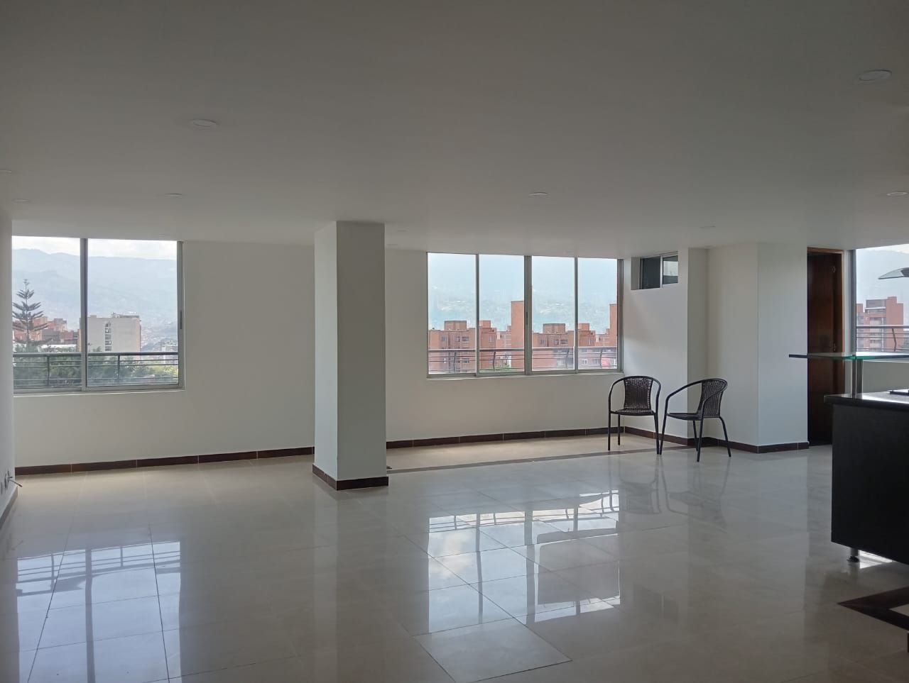 Apartamento en arriendo Antioquia Medellín La Castellana 140 m2 Habitaciones 3 Baños 4 Garajes 2 Precio $5000000