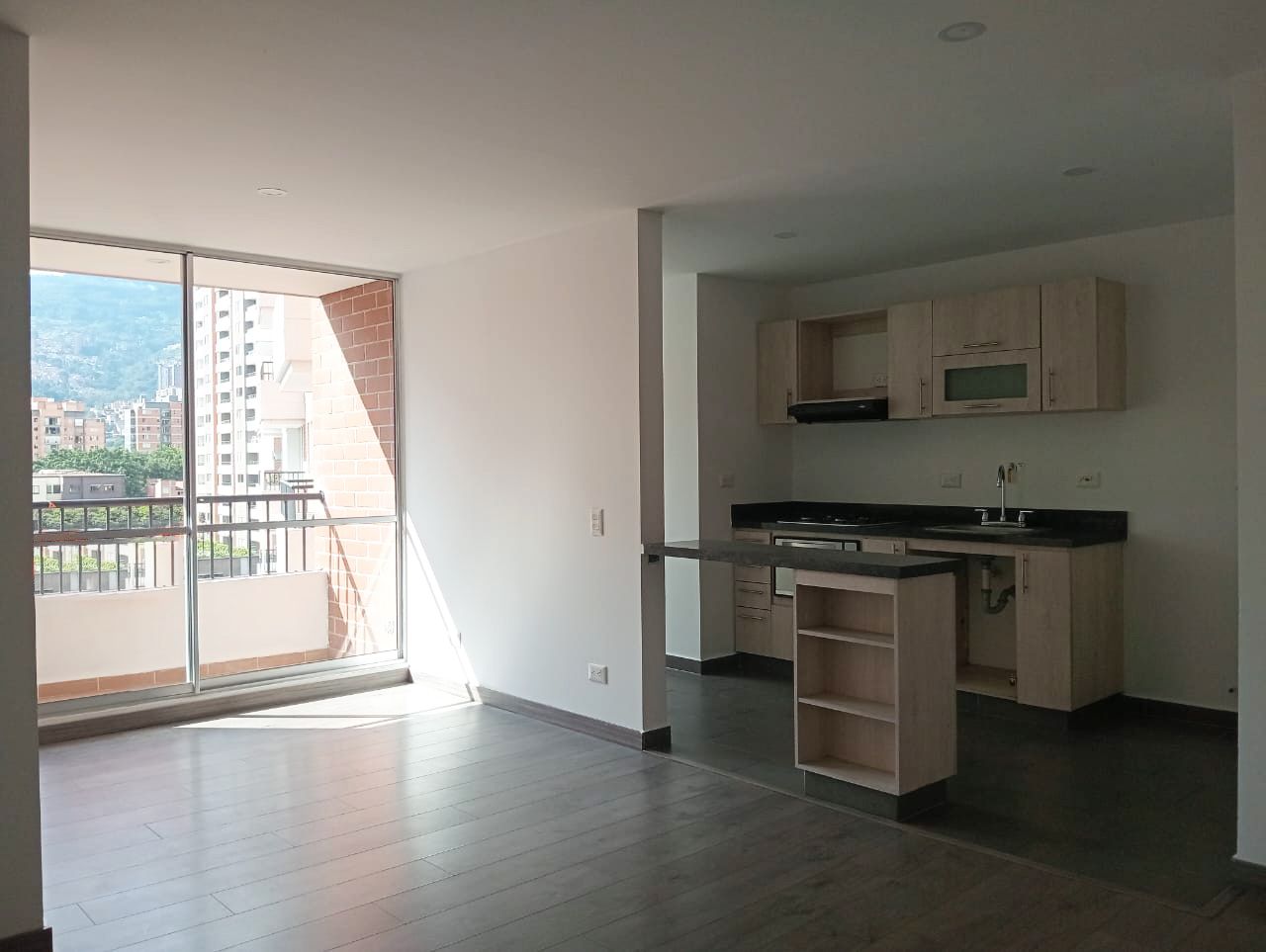 Apartamento en arriendo Antioquia Medellín Los Colores 130 m2 Habitaciones 4 Baños 4 Garajes 2 Precio $3550000