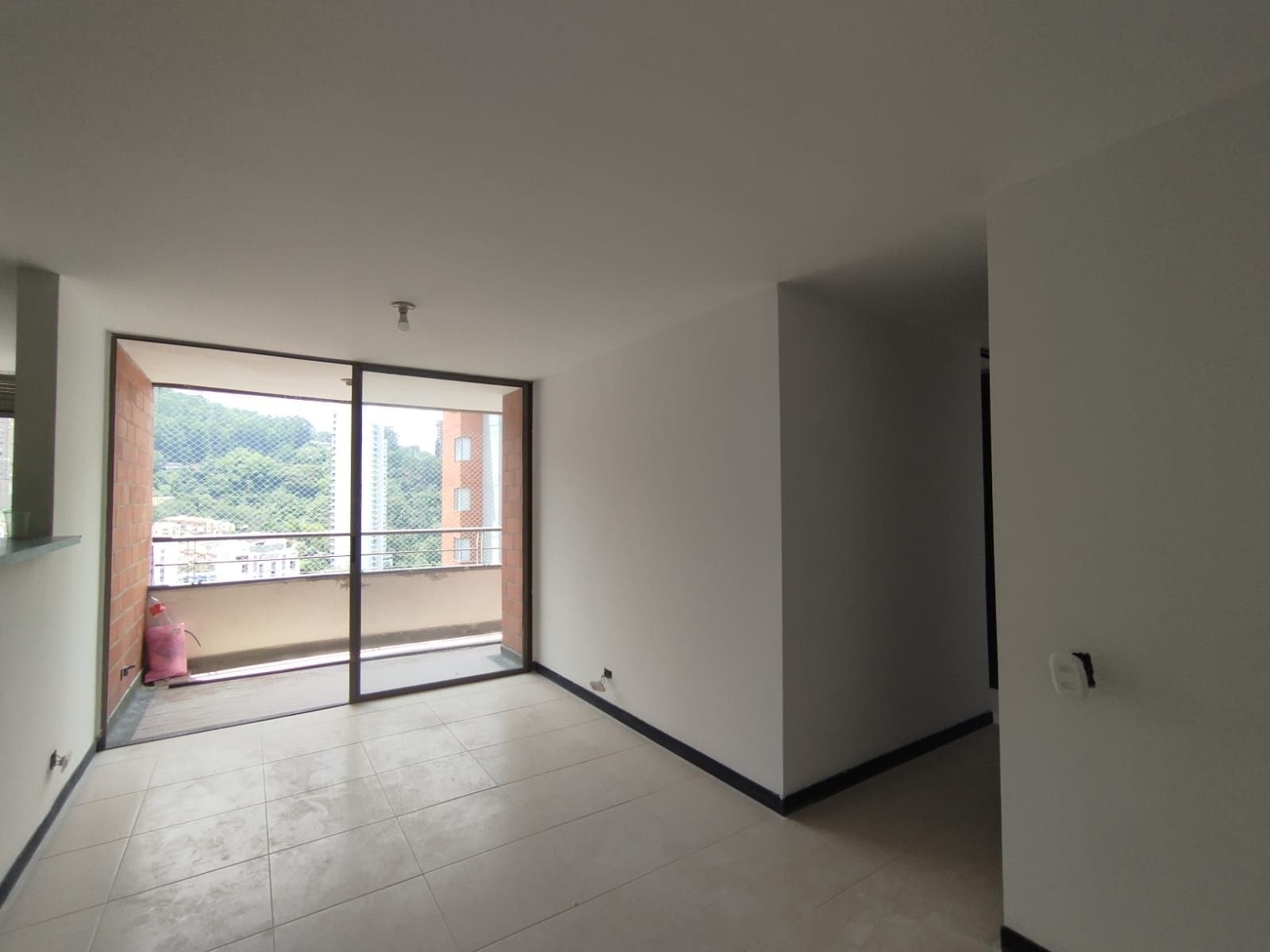 Apartamento en arriendo Antioquia Medellín Diego Echavarria 90 m2 Habitaciones 3 Baños 2 Garajes 2 Precio $4300000
