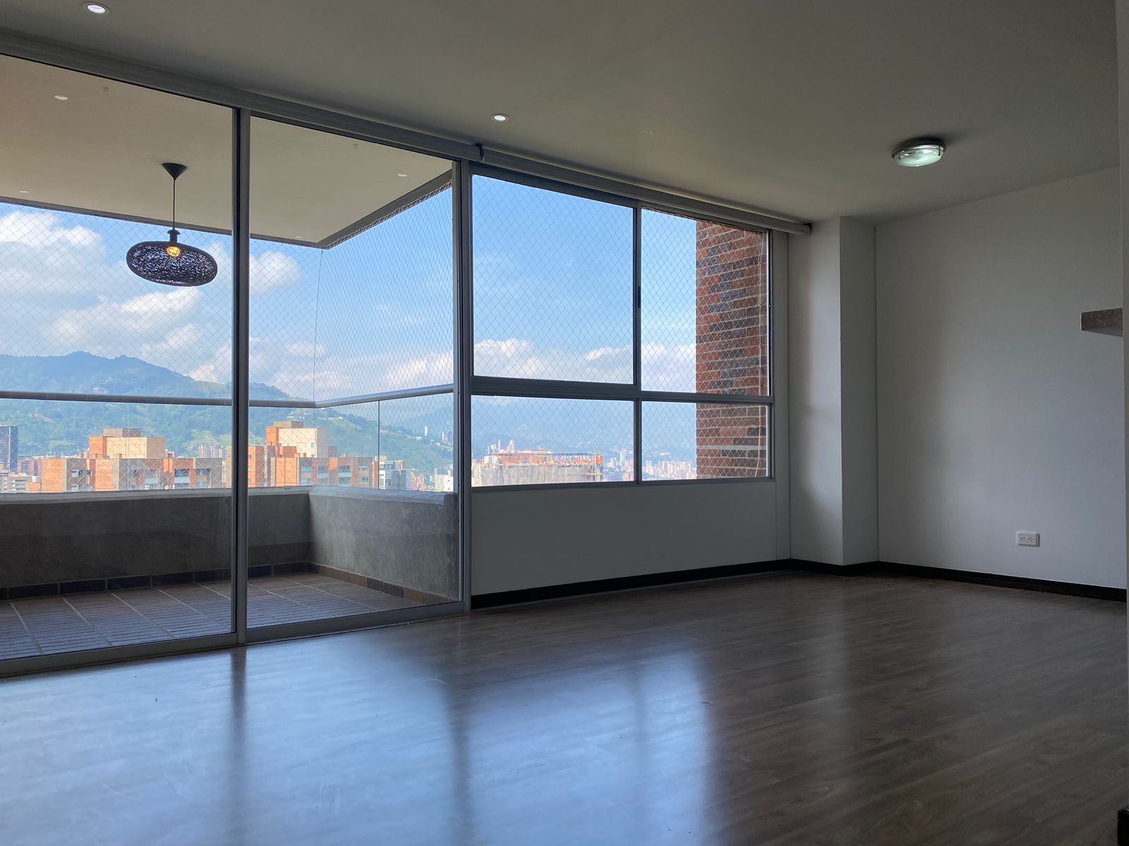 Apartamento en arriendo Antioquia Envigado Alto De Misael 80 m2 Habitaciones 2 Baños 2 Garajes 3 Precio $3950000