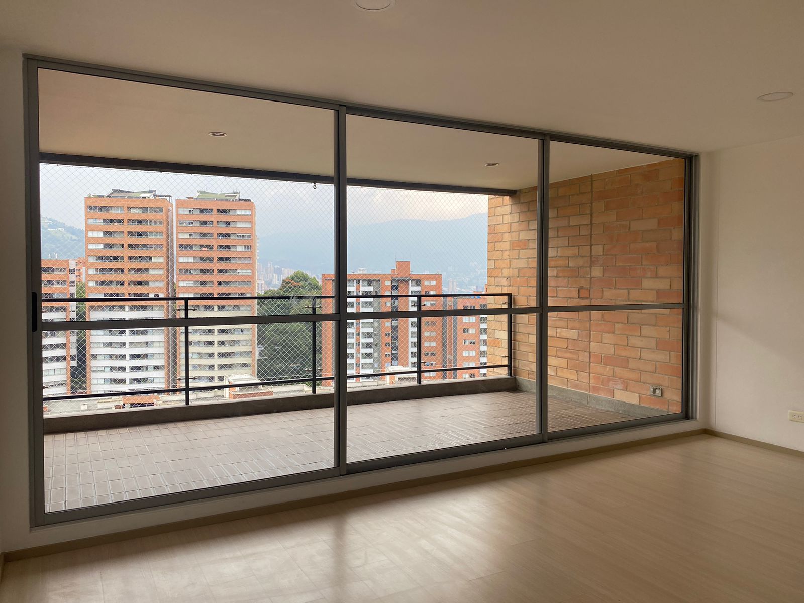 Apartamento en arriendo Antioquia Envigado Loma Del Atravesado 78 m2 Habitaciones 2 Baños 2 Garajes 2 Precio $3550000