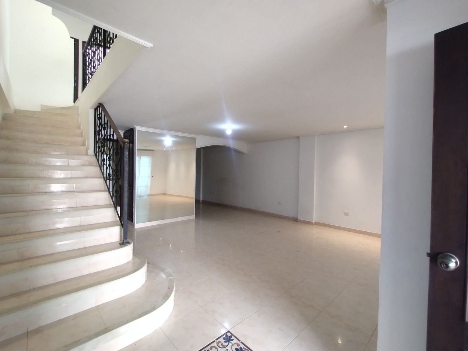 Casa en arriendo o venta Atlántico Barranquilla Villa Santos 169 m2 Habitaciones 3 Baños 4 Garajes 3 Precio venta $700000000 Precio arriendo $5940000